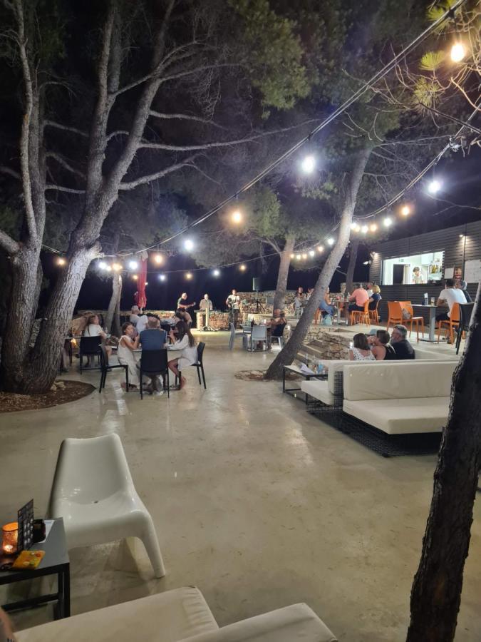 Boutique Camping Bunja Supetar Bagian luar foto